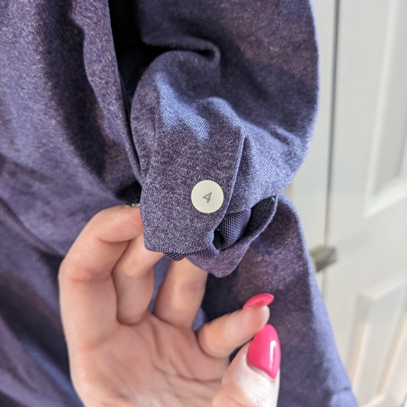 Size 4 Lululemon capri joggers - Picture 3 of 3